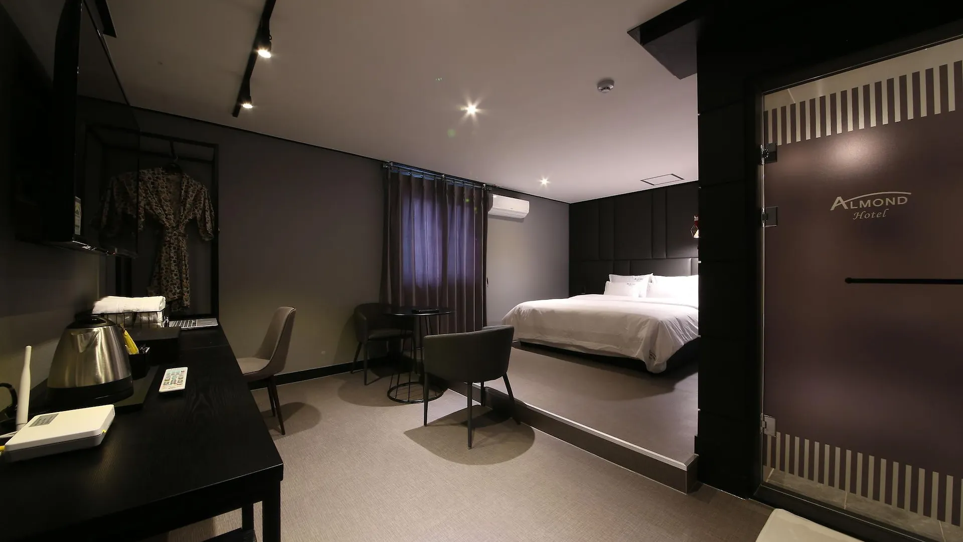 Almond Hotel Gupo Station Busan