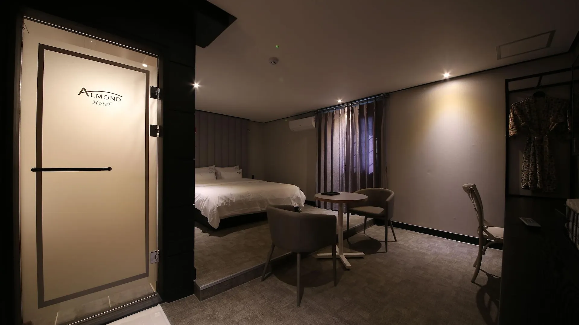 Almond Hotel Gupo Station Busan