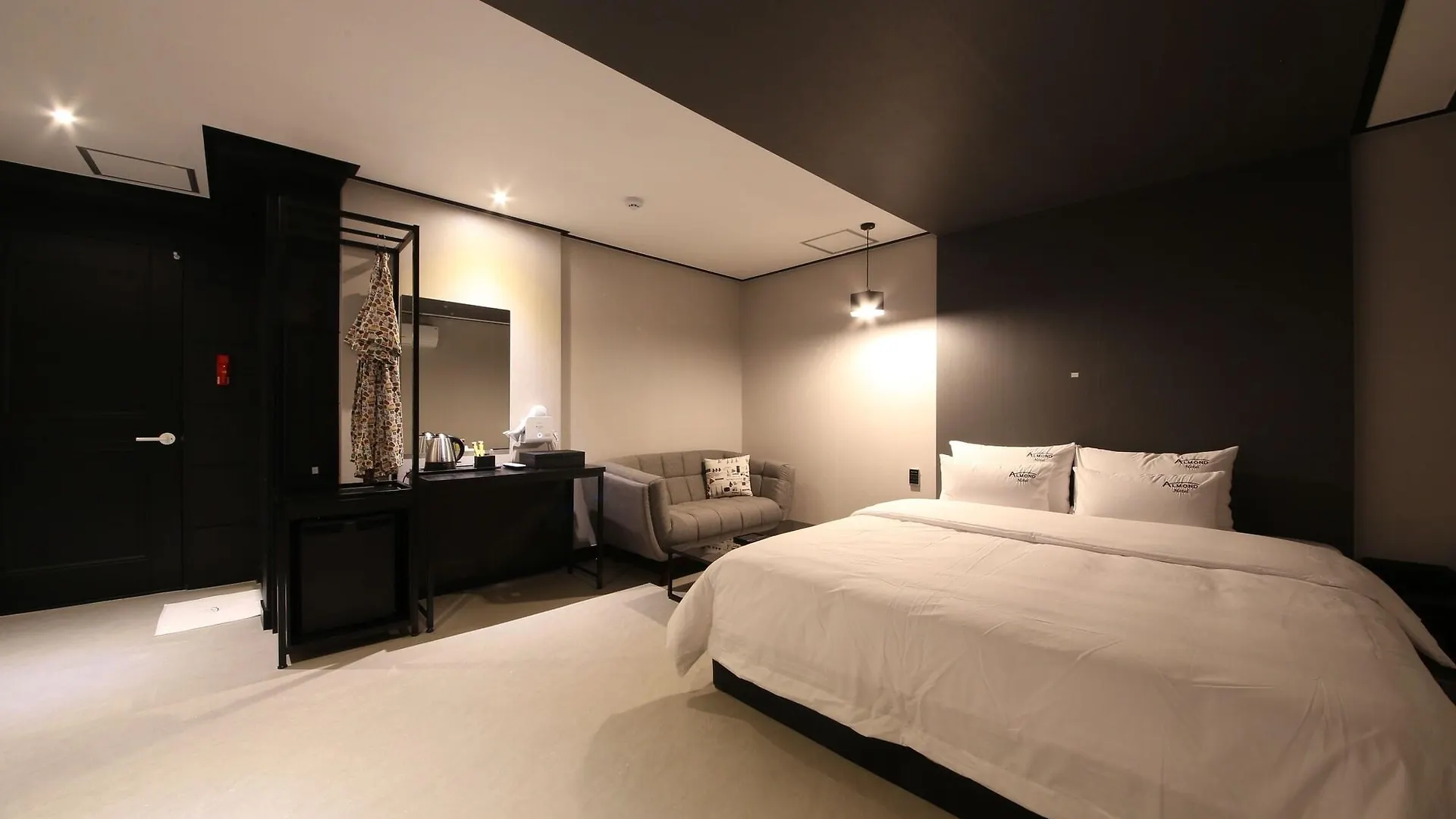 Almond Hotel Gupo Station Busan