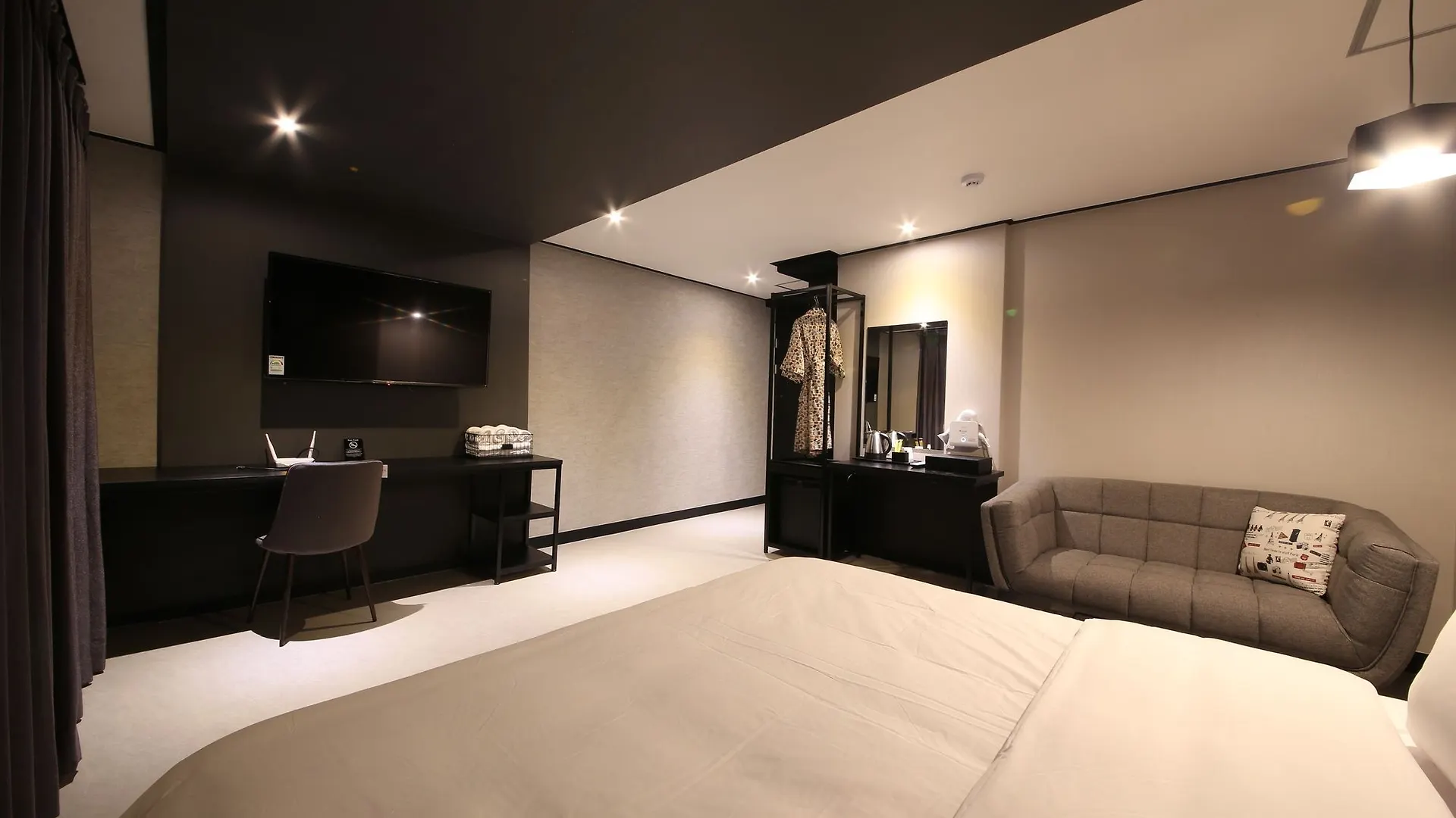 Almond Hotel Gupo Station Busan