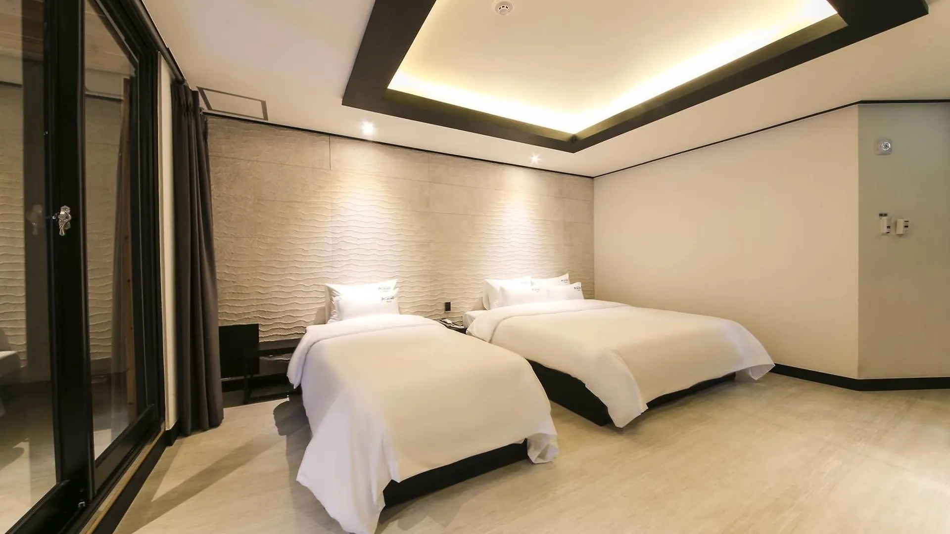 Almond Hotel Gupo Station Busan