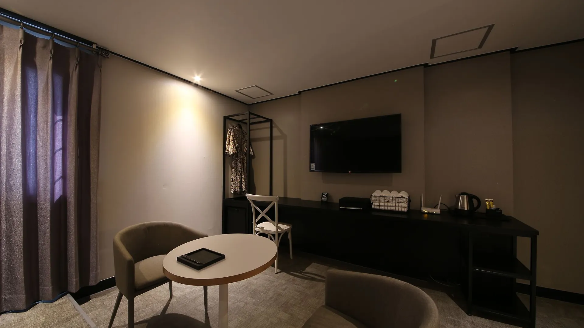 Almond Hotel Gupo Station Busan