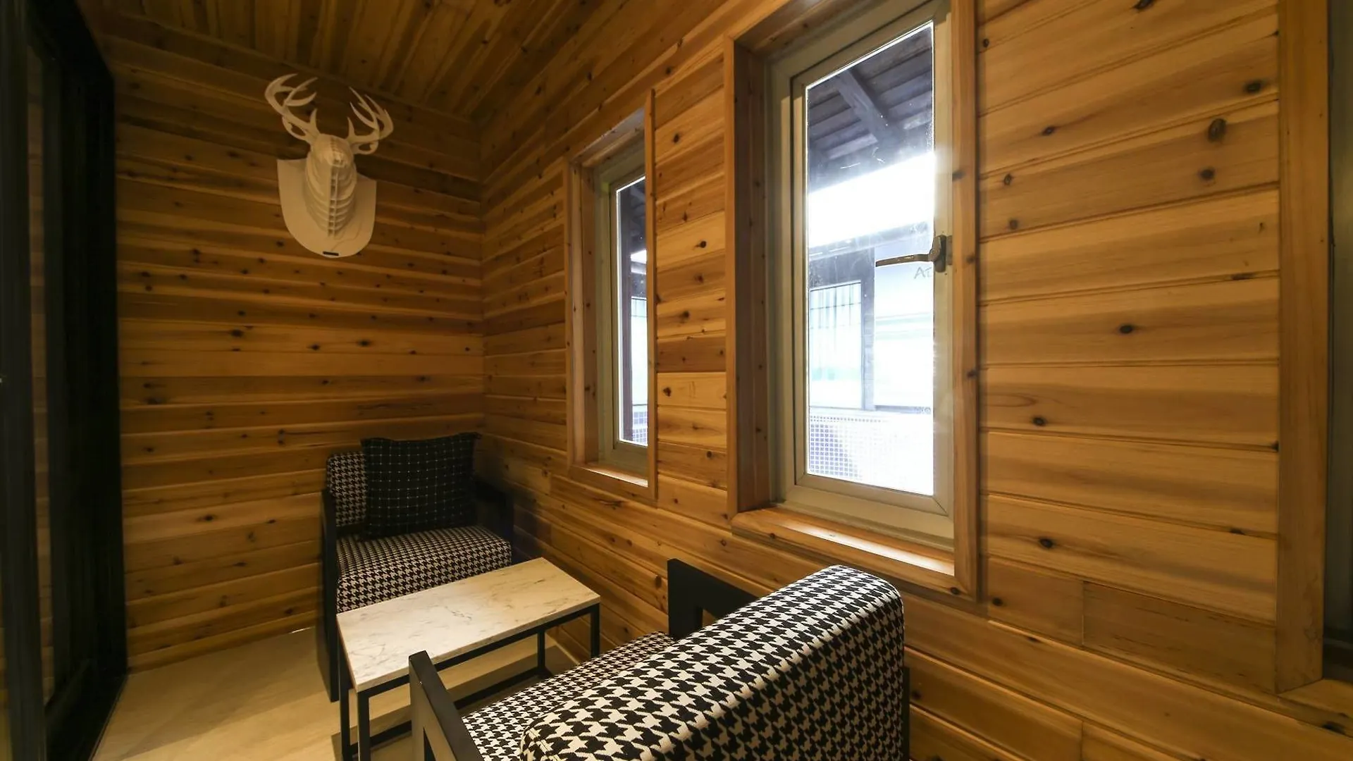 Almond Hotel Gupo Station Busan