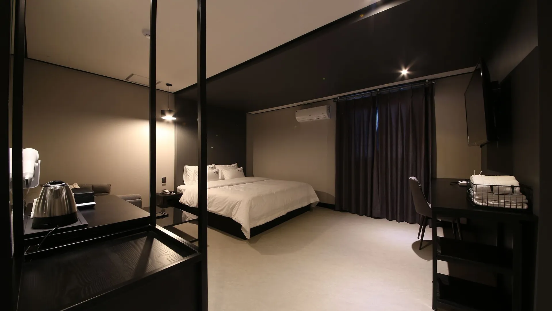 Almond Hotel Gupo Station Busan