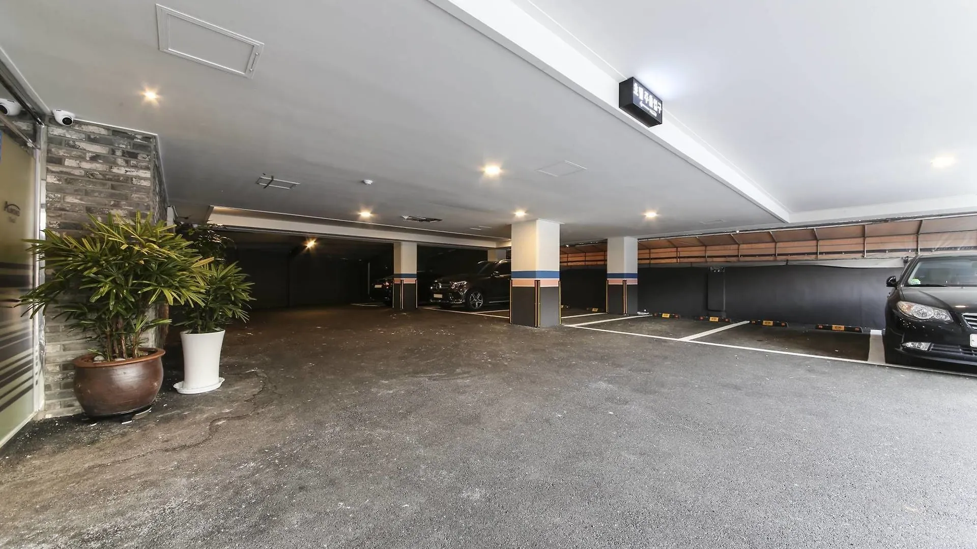 Almond Hotel Gupo Station Busan